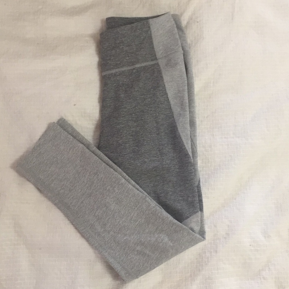 Two toned 3/4 warm up leggings size small